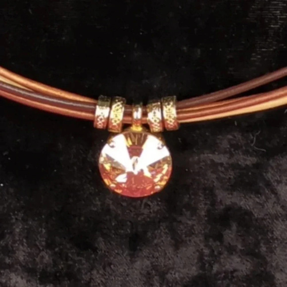 B-JWL-D Amber Color Pendant Choker - Picture 5 of 12